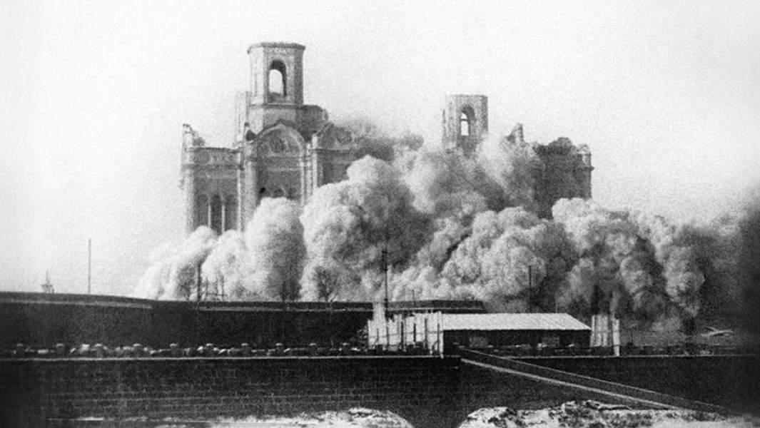 Храм Христа Спасителя во время сноса, 5 декабря 1931 года