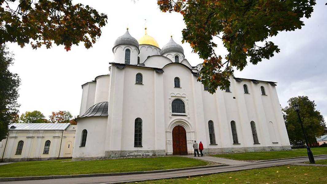 Вид на Софийский собор в Великом Новгороде