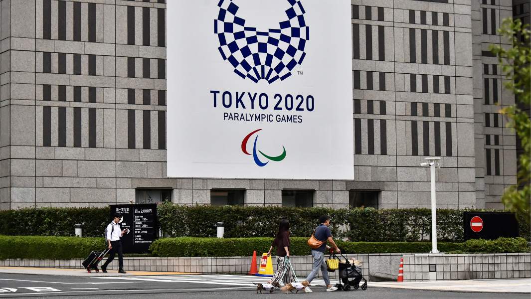 Япония. Токио. Новая эмблема Паралимпийских игр в Токио 2020 году. Юрий Смитюк/ТАСС