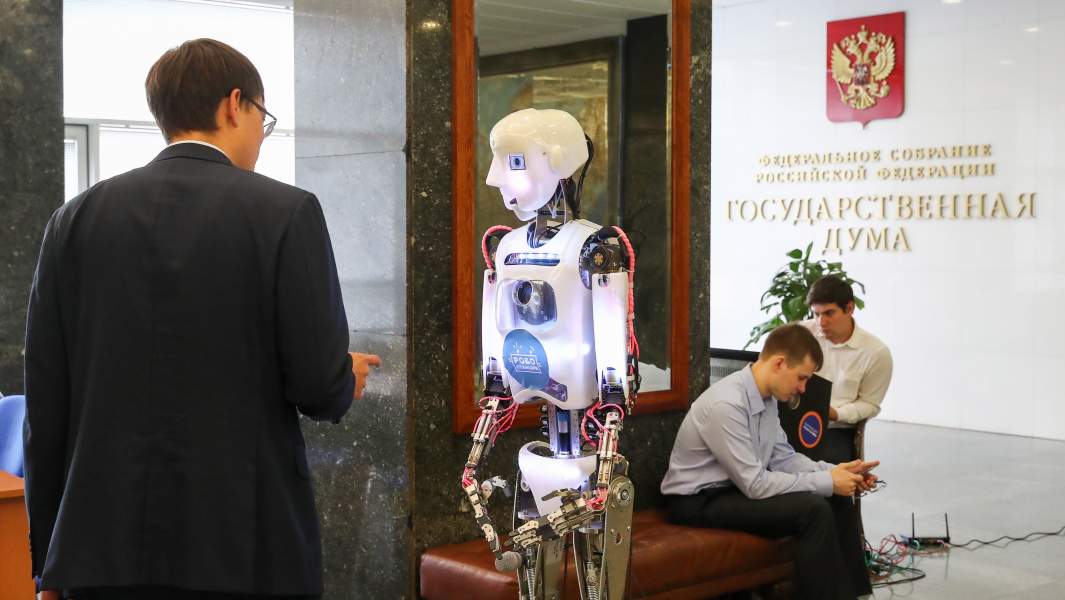  Робот Теспиан в холле Государственной Думы РФ