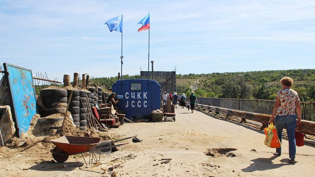 Завершение работ по демонтажу фортификационных сооружений на мосту у Станицы Луганской