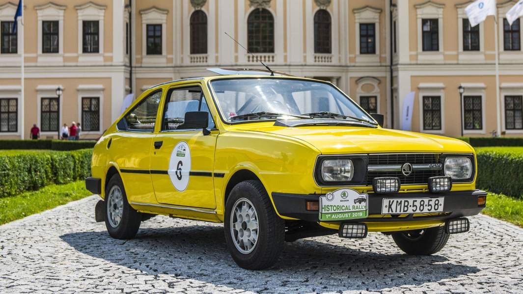 Предшественником модели Rapid было купе Garde, выпускавшееся с 1981 года