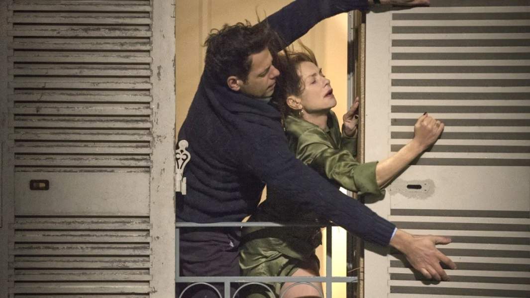 кадр фильма Она