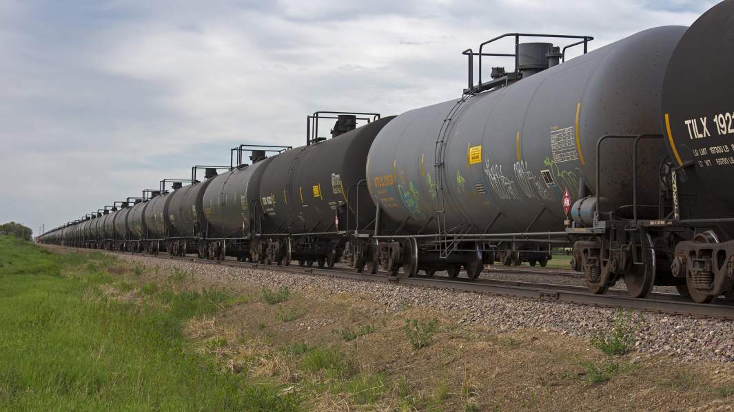 Железнодорожные цистерны с нефтью добытой на сланце Баккен
