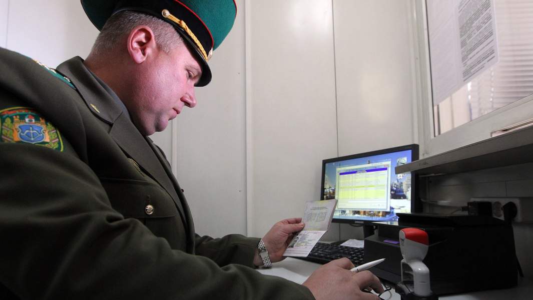 Сотрудник белорусской пограничной службы