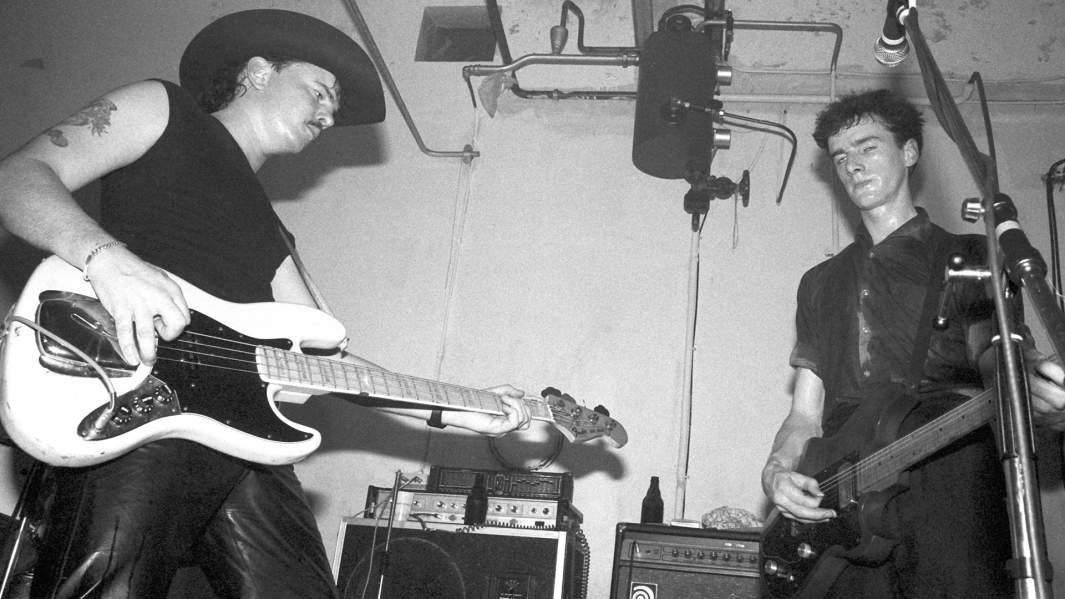 Мик Харви в составе группы The Birthday Party