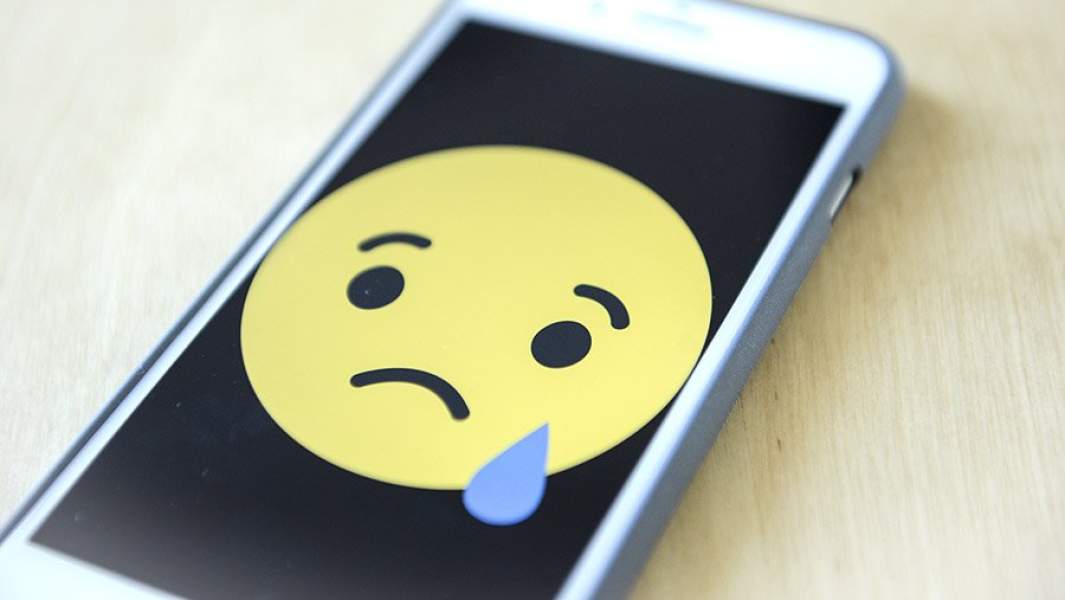 грустный телефон
