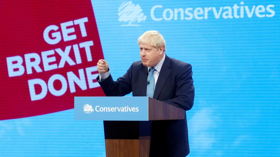 Премьер-министр Великобритании Борис Джонсон выступает с речью на ежегодной конференции Консервативной партии