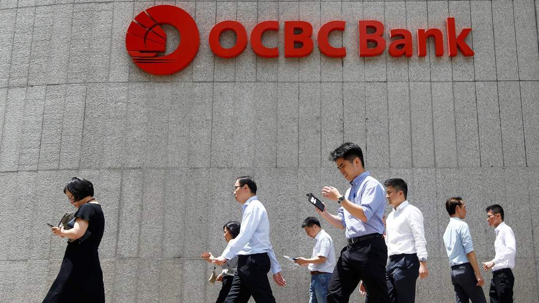 Сотрудники одного из крупнейших банков Сингапура OCBC Bank