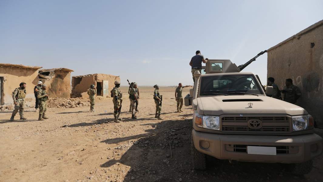 Бойцы сирийской вооруженной оппозиции, поддерживаемые Турцией, недалеко от Тель-Абъяда, 12 октября 2019 года
