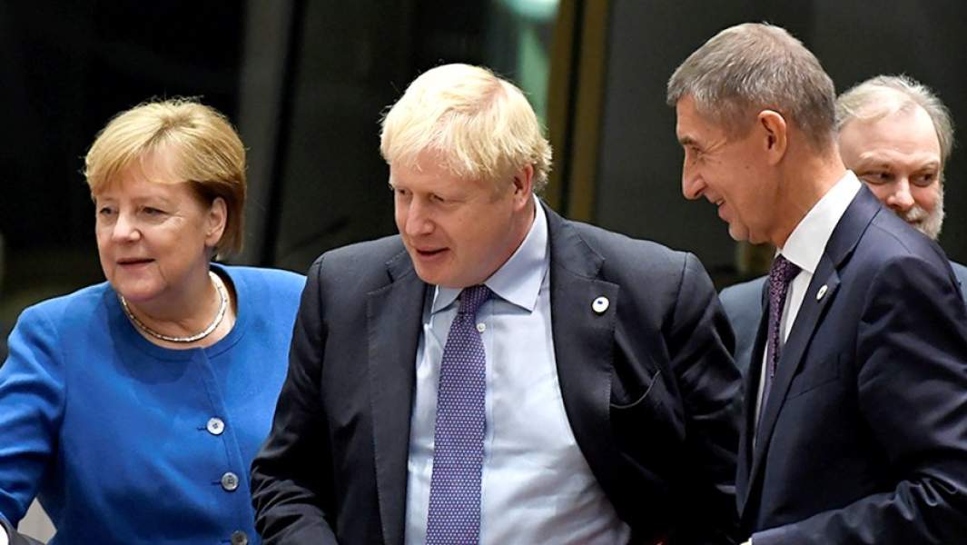 Канцлер Германии Ангела Меркель, премьер-министр Великобритании Борис Джонсон и премьер-министр Чехии Андрей Бабиш на саммите Евросоюза в Брюсселе