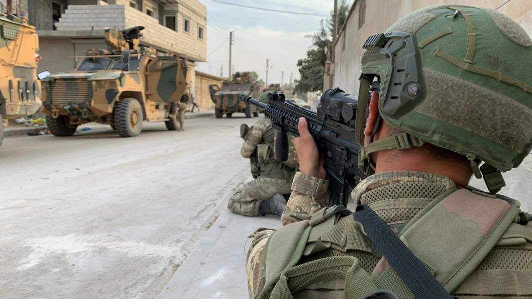 Турецкие военные в городе Тель-Абьяд