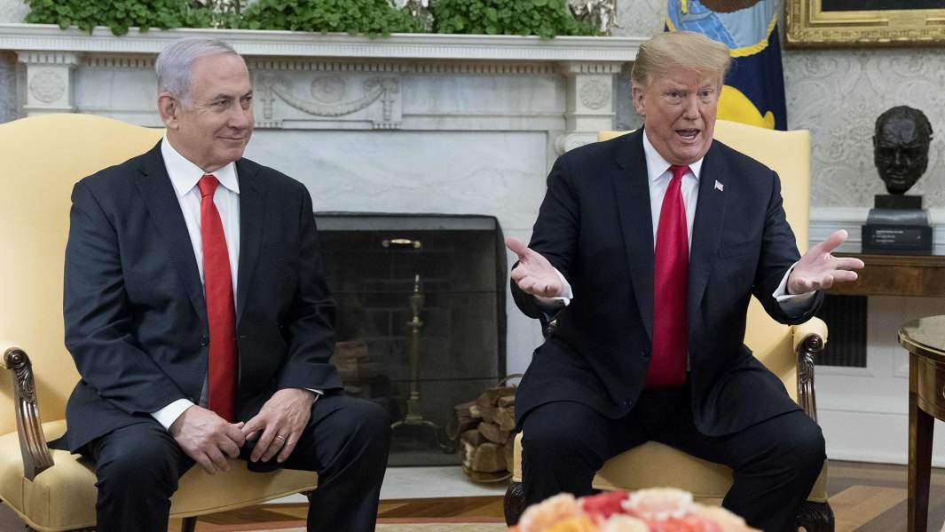 Премьер-министр Израиля  Биньямин Нетаньяху (слева) и президент США Дональд Трамп 