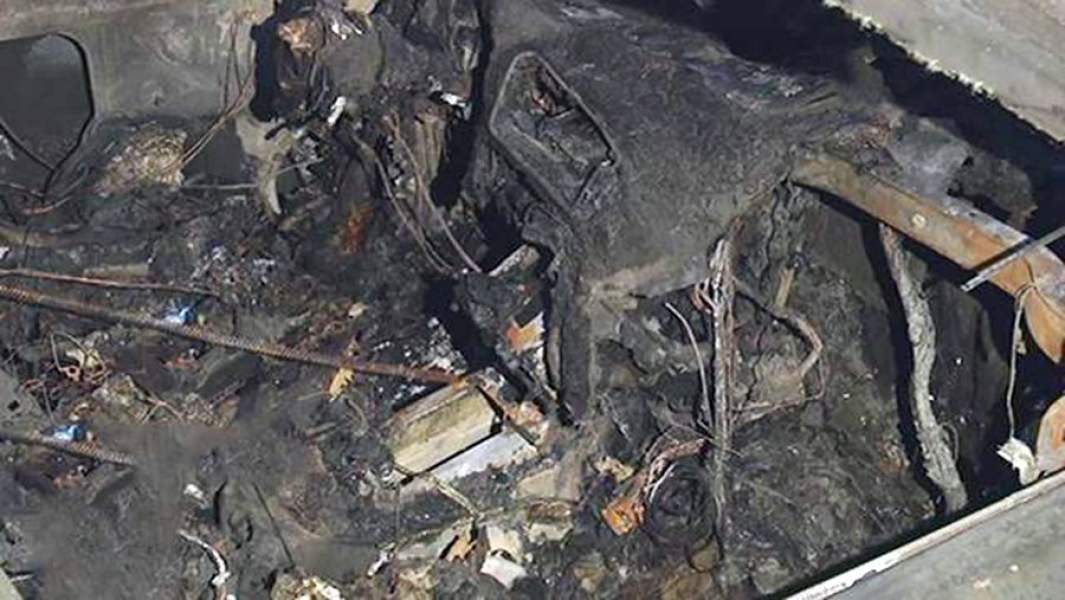 Автомобиль, сгоревший во дворе Александра Гребенкина