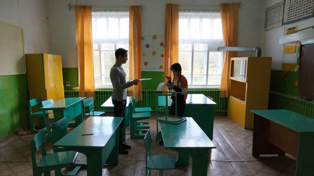 В Сардаяльской школе дети учатся до девятого класса. Старшеклассникам приходится ездить в соседнюю деревню за 15 км