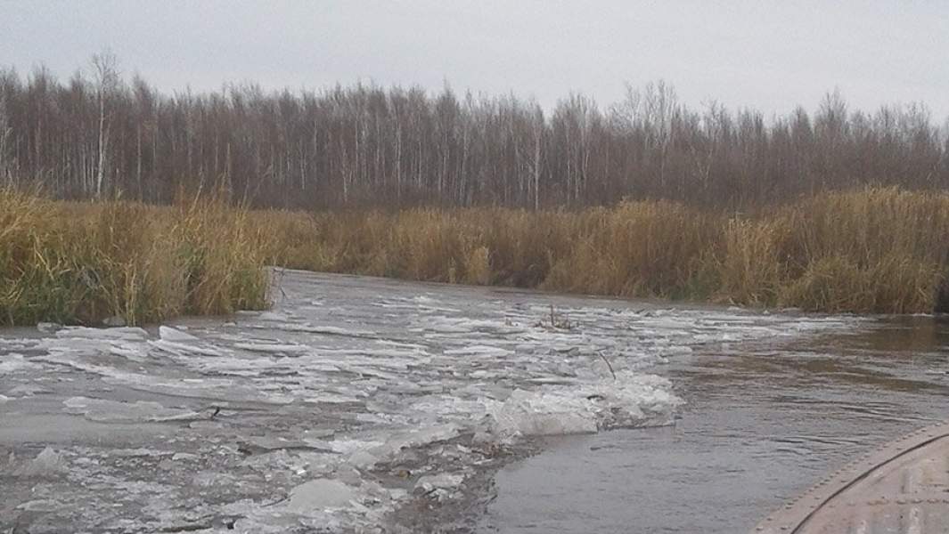 Озеро Андреевское сейчас под коркой льда, но специалисты смогли взять пробы