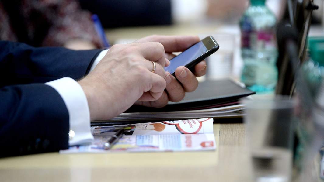 телефон интернет рука