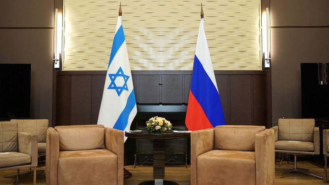 Израильский и Российский флаги