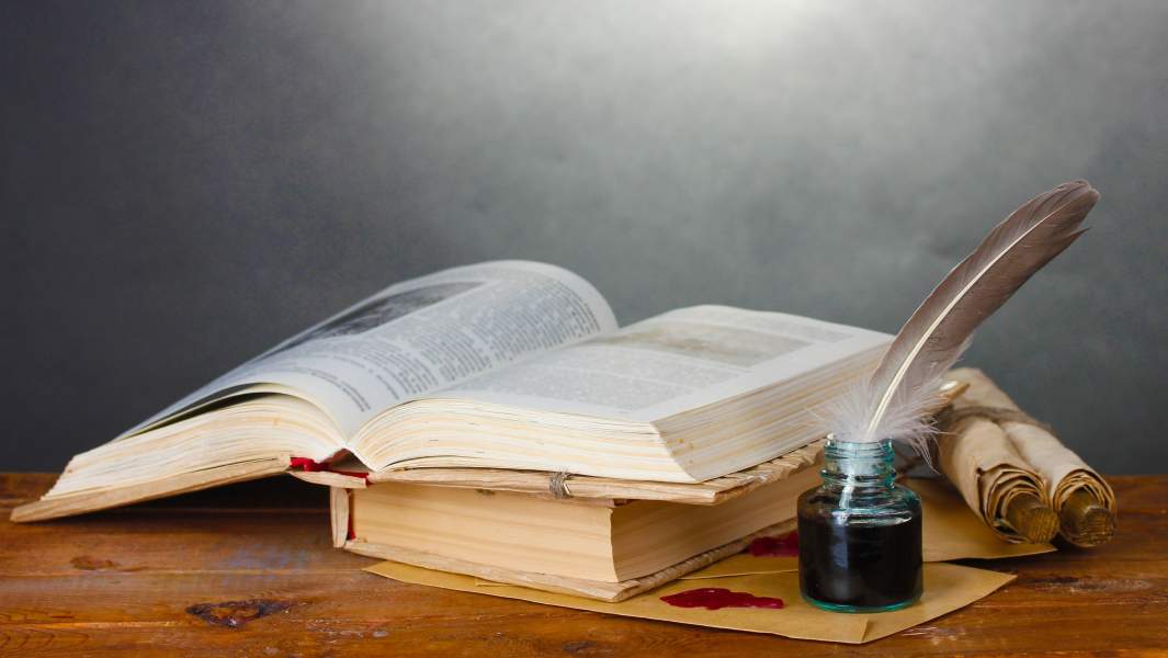 перо чернила книги