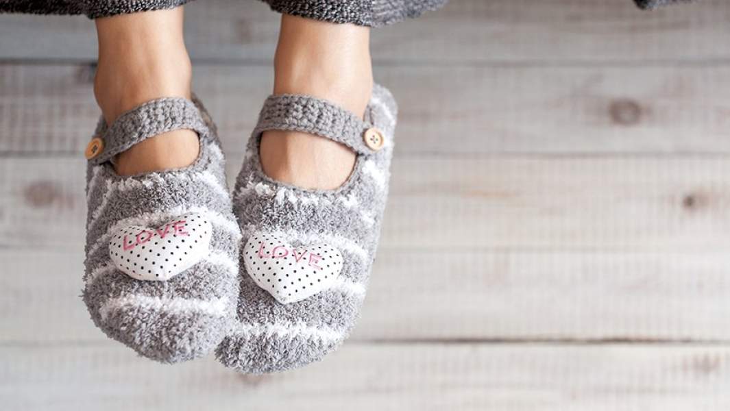 Женщина в тапочках