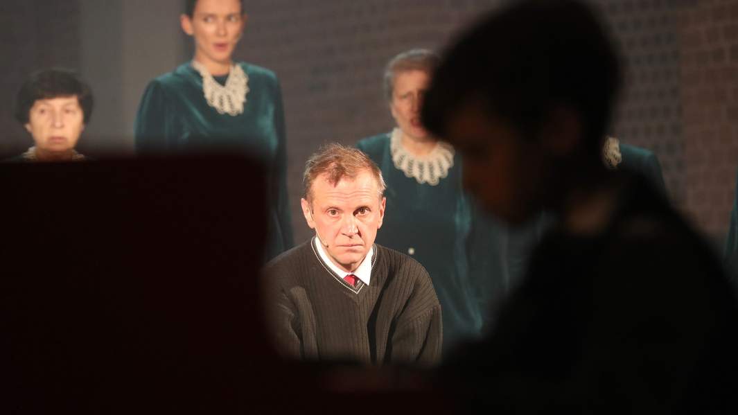 Актер Тимофей Трибунцев в роли Бориса Годунова в сцене из спектакля «Борис»