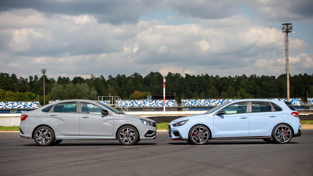 Vesta легче i30 N — 1322 против 1504 кг 