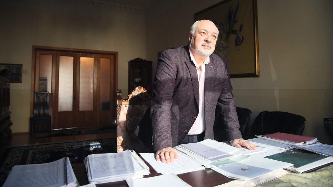 Константин Орбелян в своей квартире