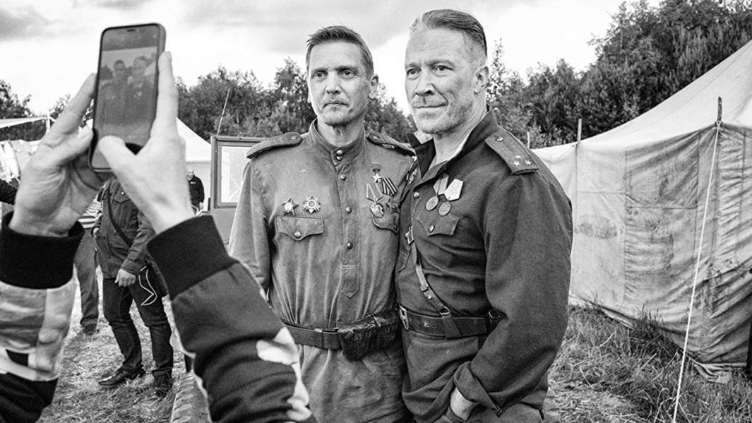 Алексей Кравченко во время съемок в «Раскрашенной птице»