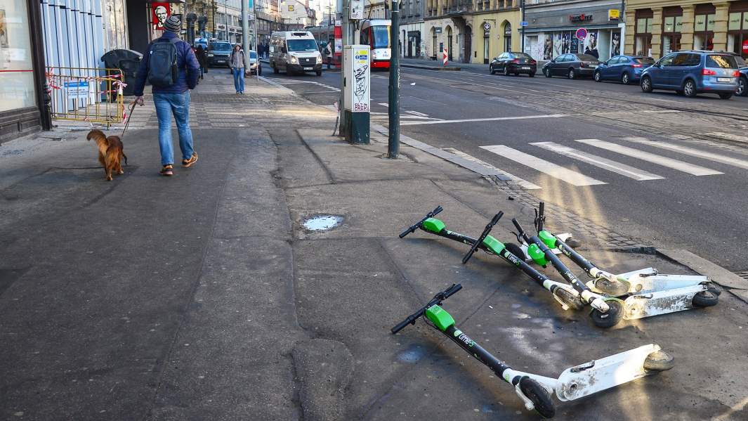 Брошенные самокаты