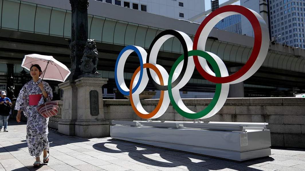 Олимпийские кольца на улице Токио