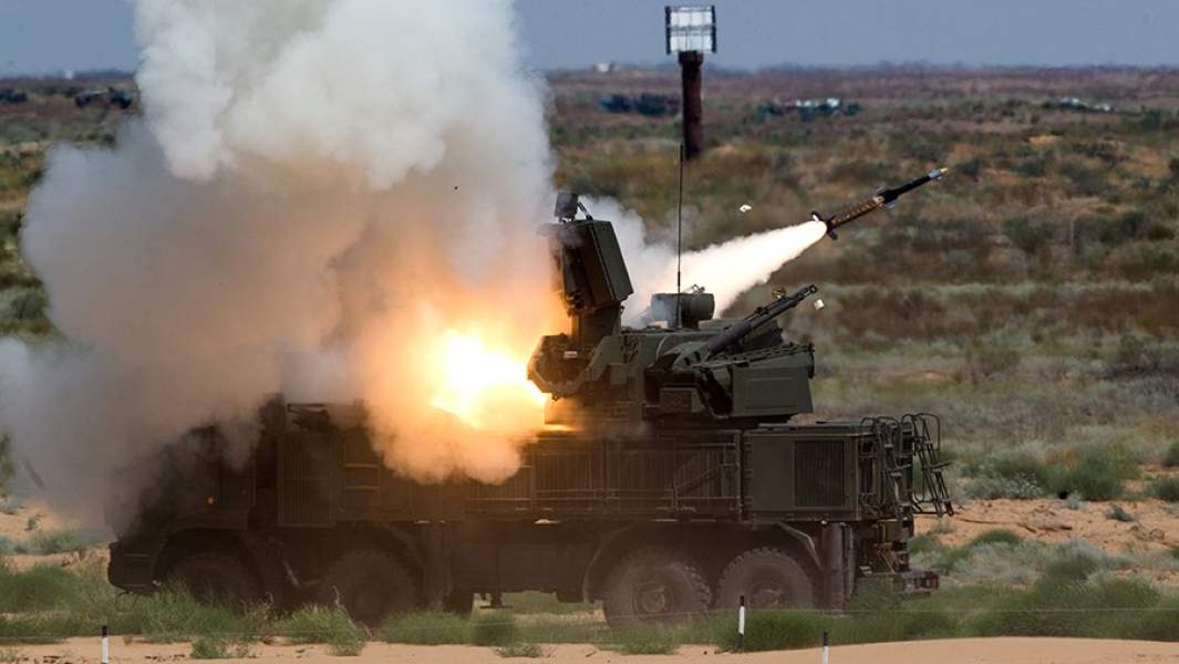 Зенитный ракетно-пушечный комплекс «Панцирь-С» во время учений