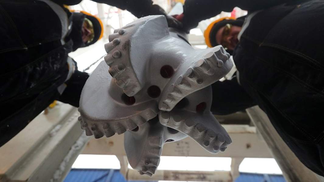 Бур установки на Хатангском участке недр в морской части Восточно-Таймырского месторождения