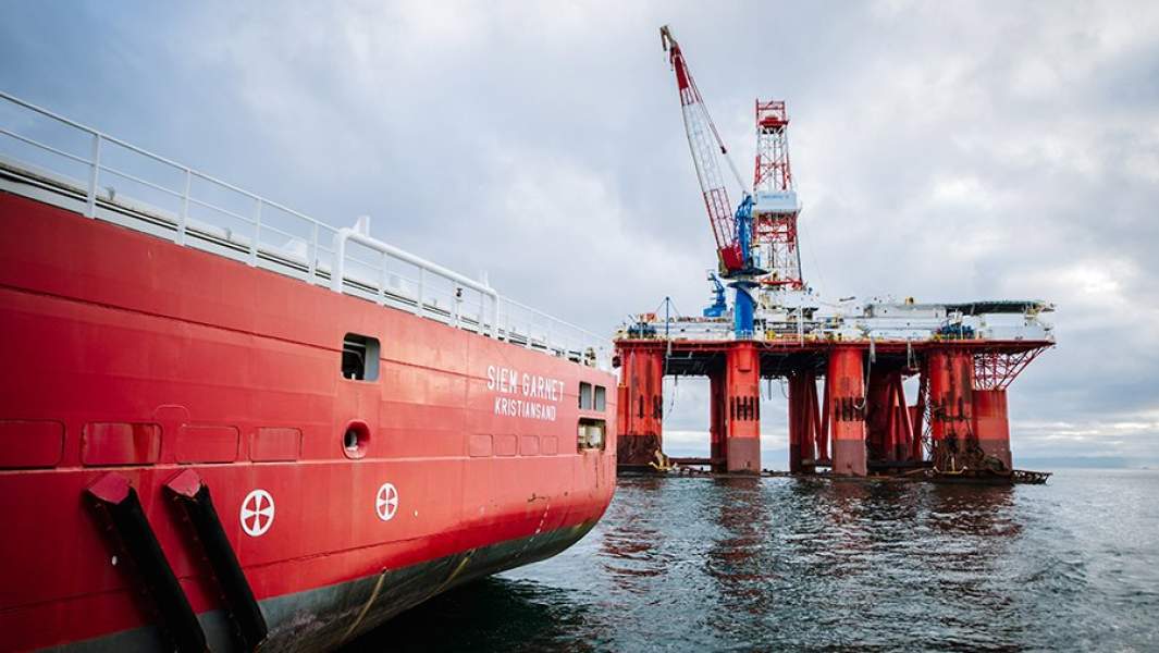 Японская полупогружная плавучая буровая установка в Охотском море для бурения на Аяшском лицензионном участке