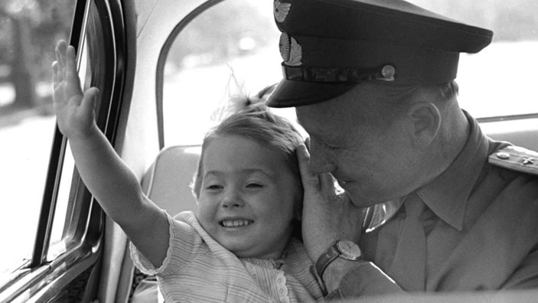 Алексей Архипович Леонов и его дочь Виктория