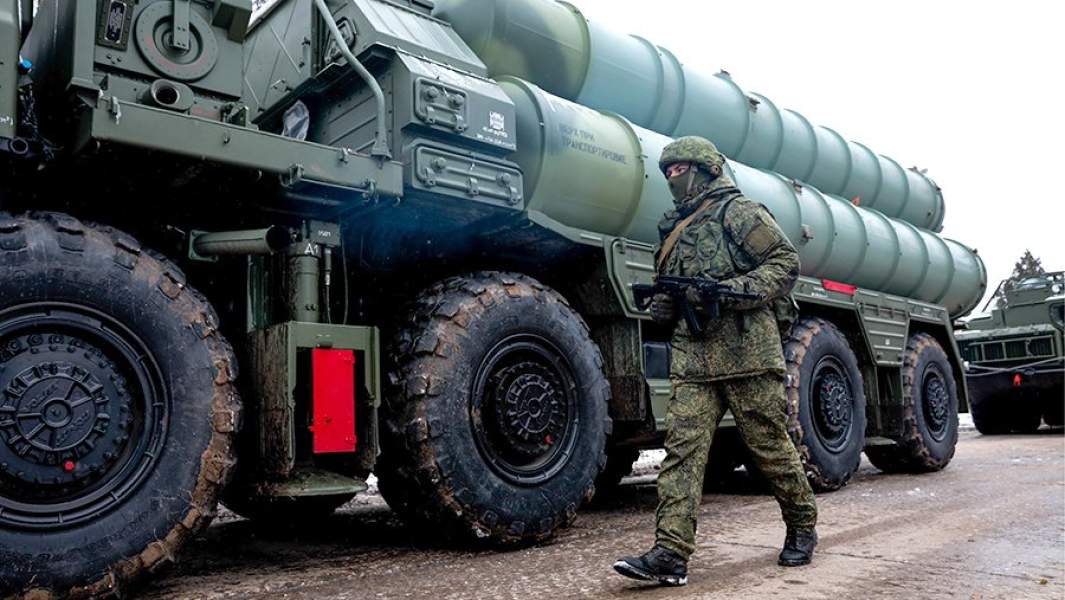 Военнослужащий боевых расчетов зенитных ракетных комплексов С-400 «Триумф»