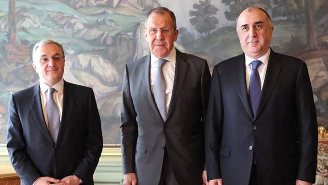 Министр иностранных дел Армении Зограб Мнацаканян, министр иностранных дел России Сергей Лавров и министр иностранных дел Азербайджана Эльмар Мамедъяров (слева направо) во время встречи в Доме приемов МИД. 15 апреля 2019 года