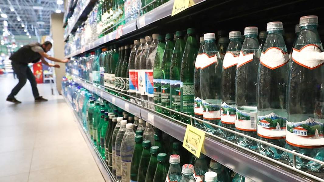Продажа воды в супермаркете торговой сети