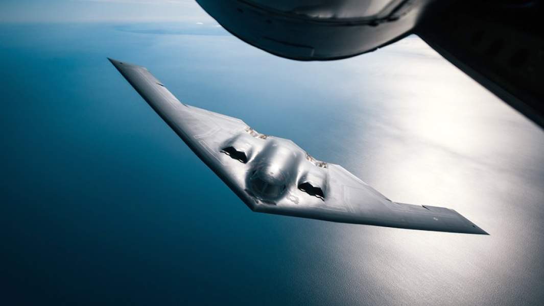 Американский тяжелый малозаметный стратегический бомбардировщик B-2 Spirit