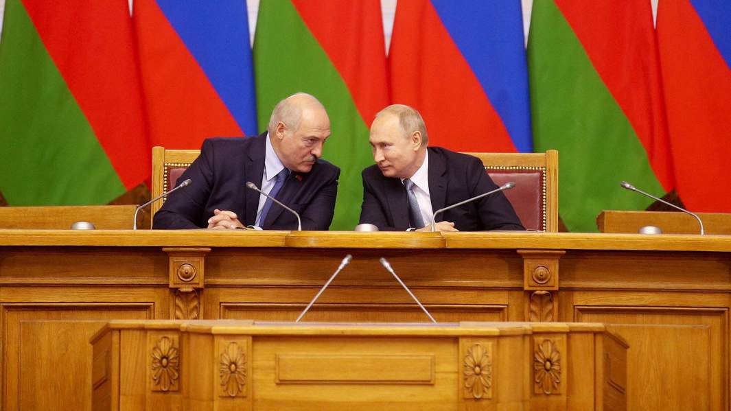 Владимир Путин и Александр Лукашенко на пленарном заседании VI Форума регионов России и Белоруссии. 18 июля 2019 года