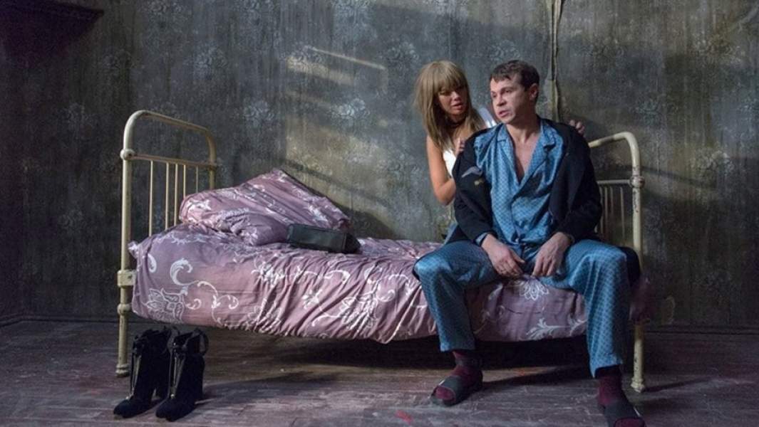 кадр сериала «Домашний арест»