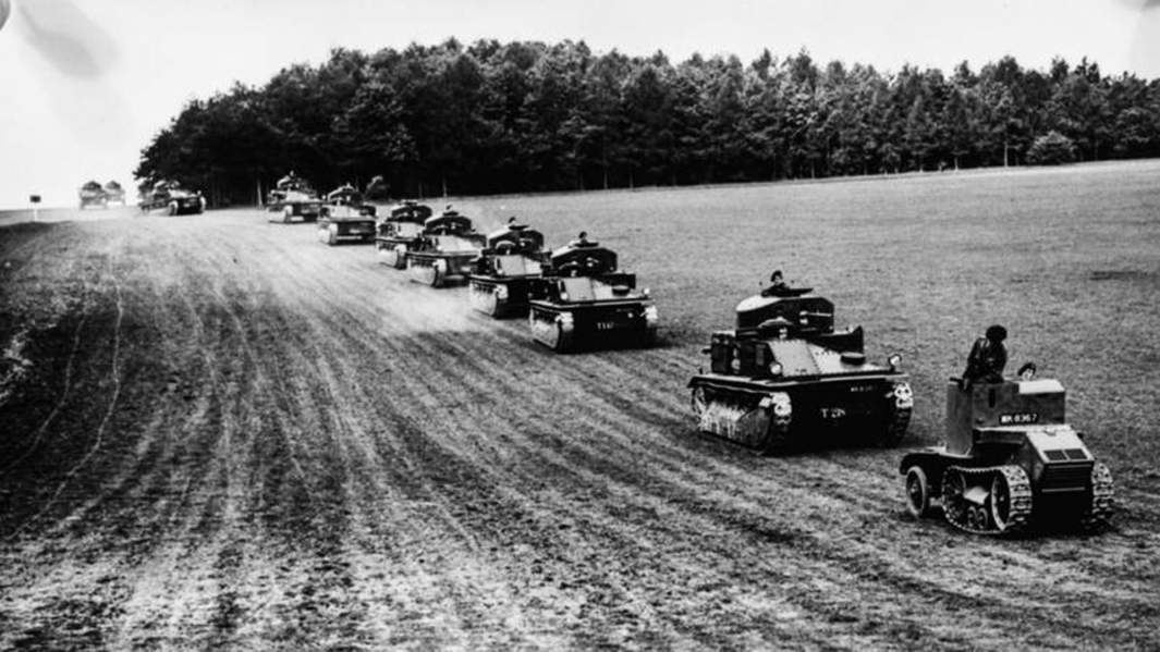 Танкетка Мартеля возглавляет бригаду из средних танков Mk.II