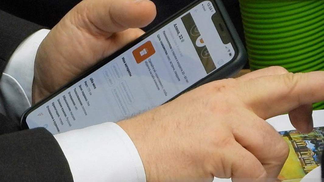 Вне себя от рады: почему партия Зеленского оказалась на грани раскола