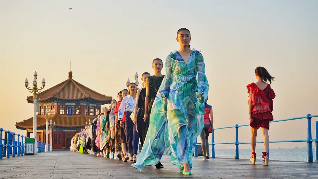 Модный показ в рамках Недели моды в Циндао