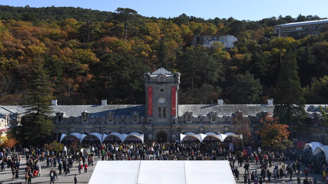 влкзал люди