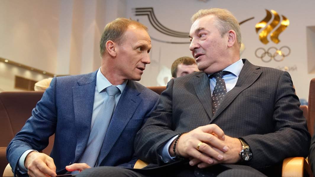 Президент Союза биатлонистов России Владимир Драчев и президент Федерации хоккея России Владислав Третьяк во время ежегодного Олимпийского собрания