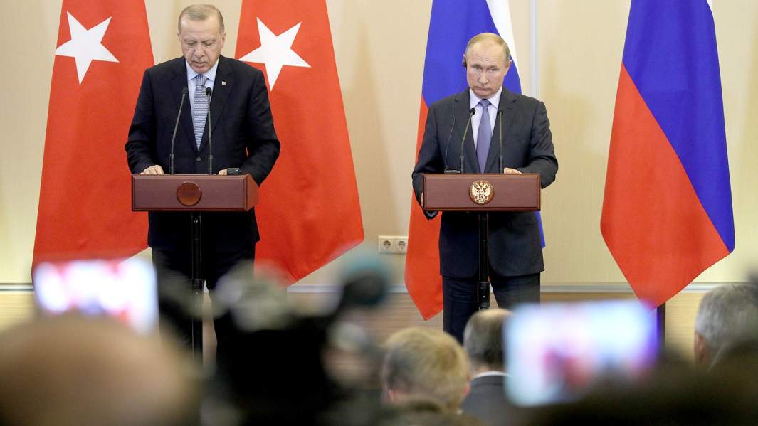 Президент Турции Реджеп Тайип Эрдоган и президент России Владимир Путин (слева направо) во время встречи по вопросам сирийского урегулирования, Сочи