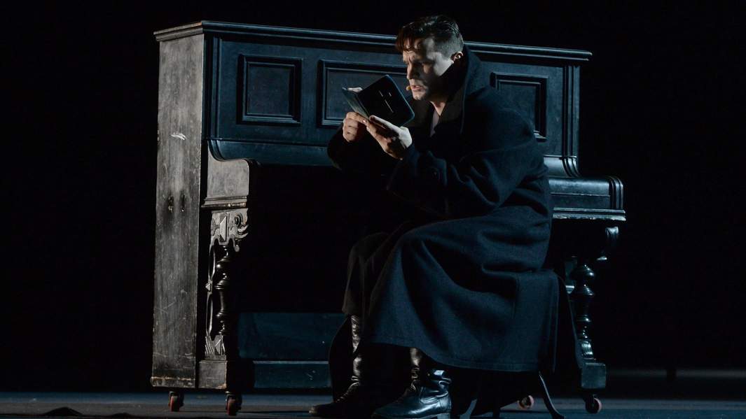 Спектакль «Бег» в постановке режиссера Юрия Бутусова