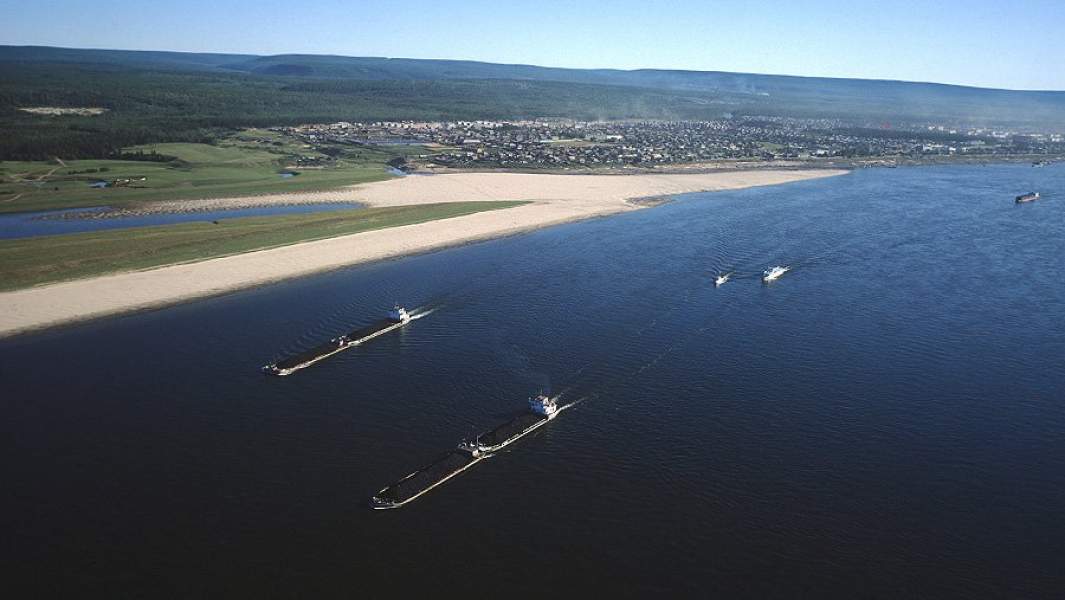 река лена баржи 