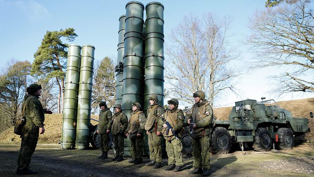 Среднее военное. С-400 Калининград. Зенитно ракетный полк в Калининграде. Боевые стрельбы из зенитных ракетных комплексов с-400 «Триумф». С 400 Гвардейск.