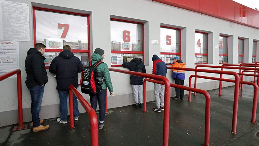 Билетные кассы у стадиона